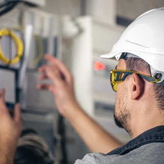 Reforma elétrica de máquinas Guarulhos Montagem de painel elétrico Atibaia Projetos elétricos Sorocaba